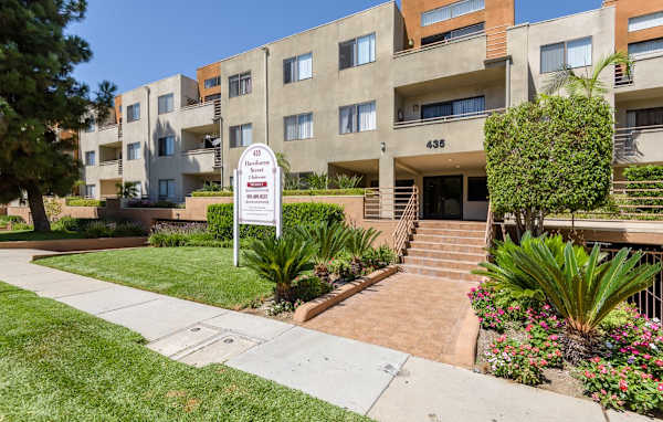 Hawthorne Apartments property